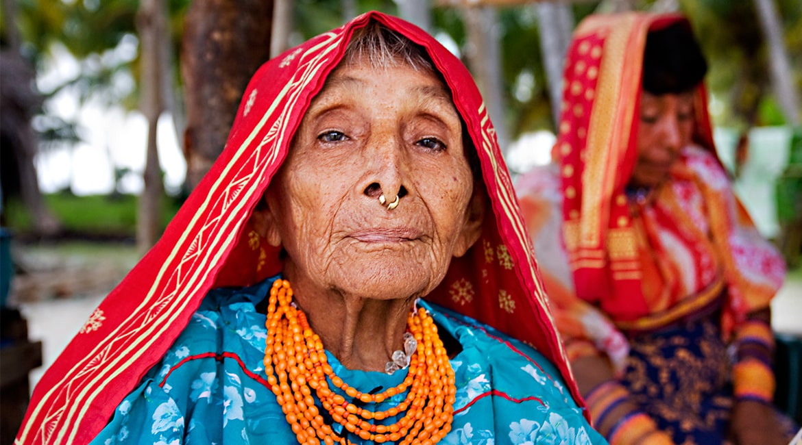Guna women in traditional dress in a San Blas island community